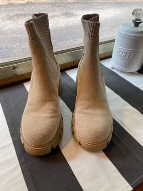 Bone suede Chelsea boots